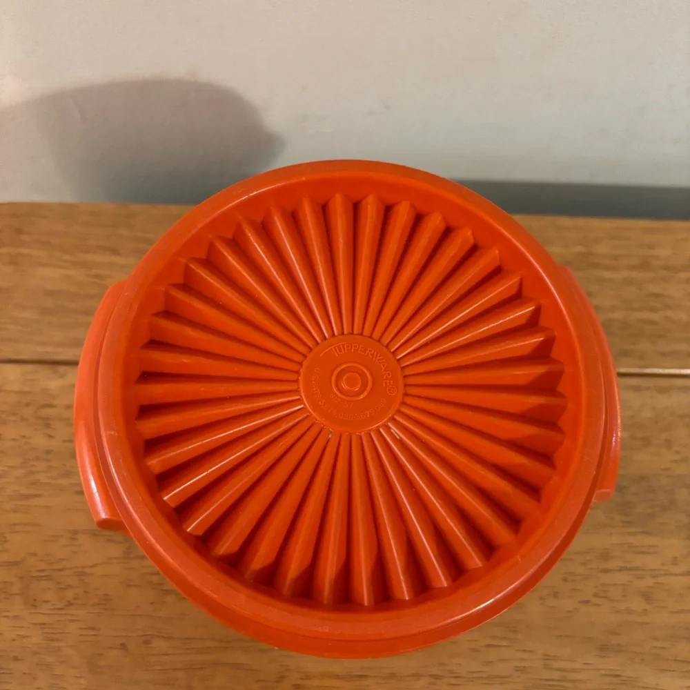 Tupperware Vintage Servalier Bowl Orange Starburst 888-12